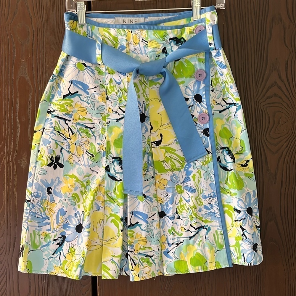 Nine & Co. wrap around summer skirt. Yellow / white/ blue floral. Size 8